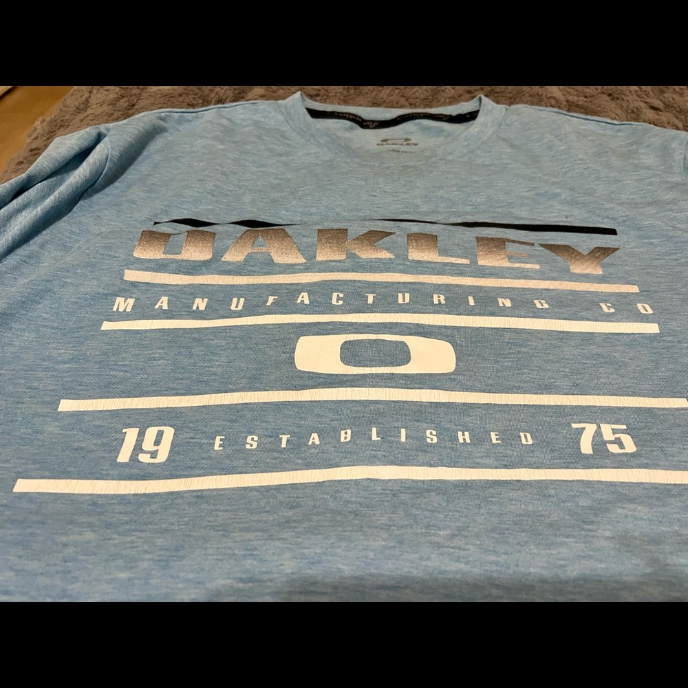 Dri fit Oakley shirt